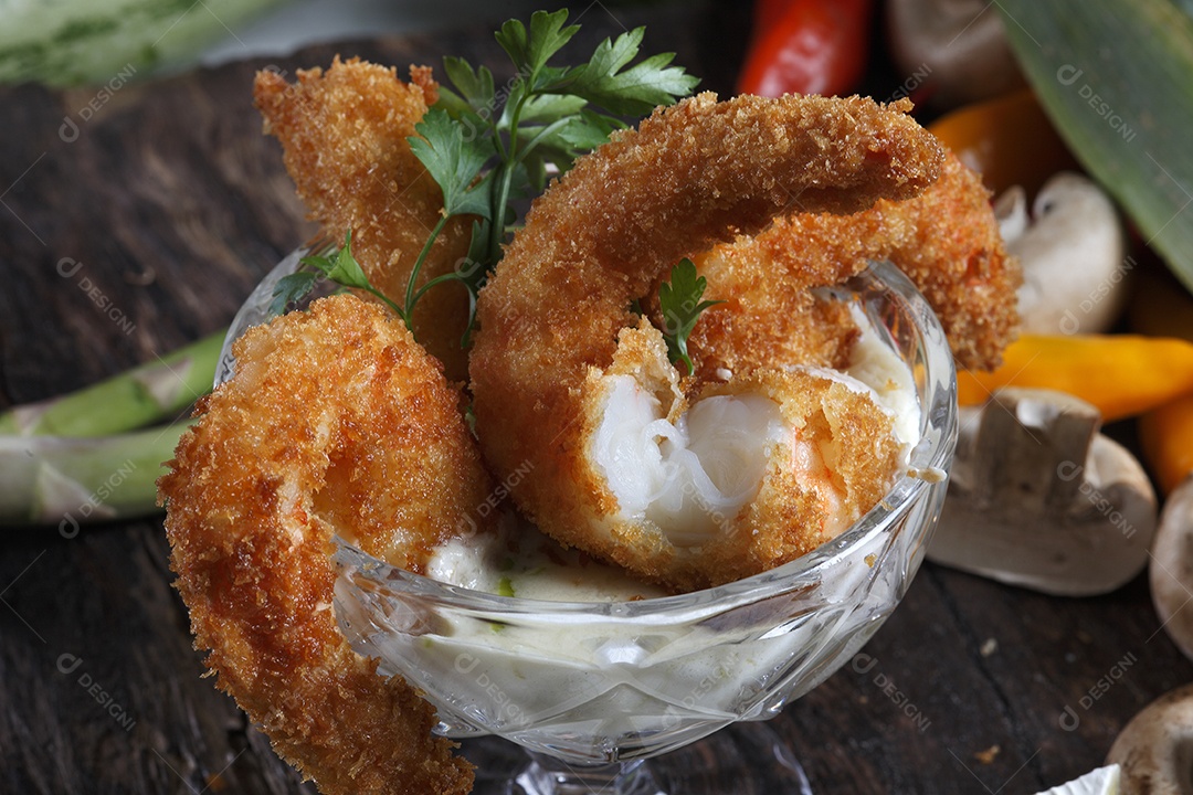 Camarão grande empanado