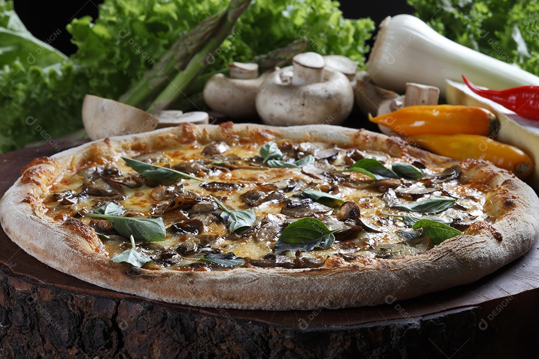 Deliciosa pizza sobre a mesa