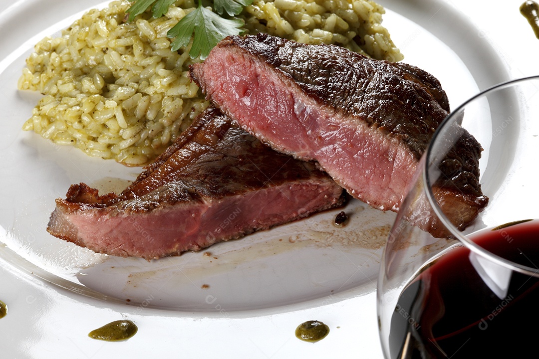Risoto com carne e vinho tinto