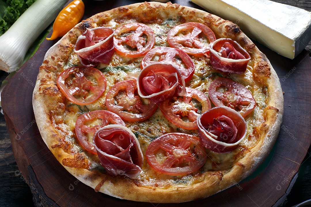 Deliciosa pizza sobre a mesa