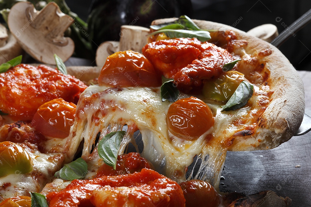 Deliciosa pizza sobre a mesa