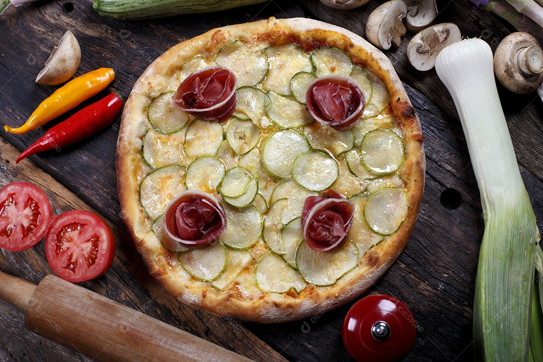 Deliciosa pizza sobre a mesa