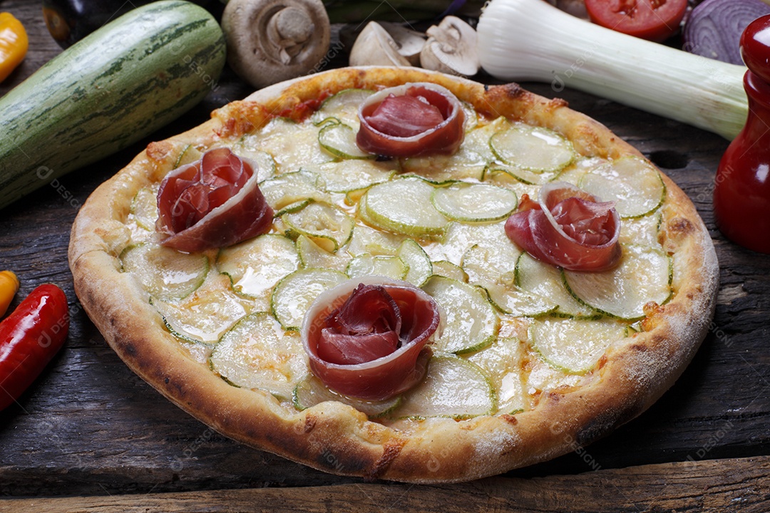 Deliciosa pizza sobre a mesa