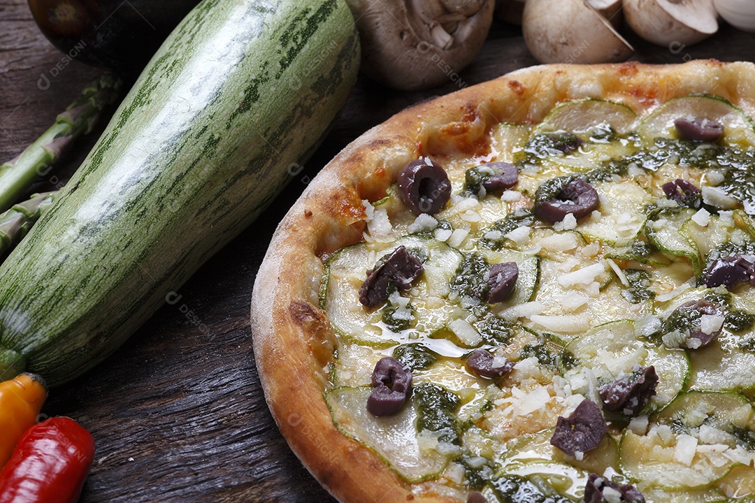 Deliciosa pizza sobre a mesa