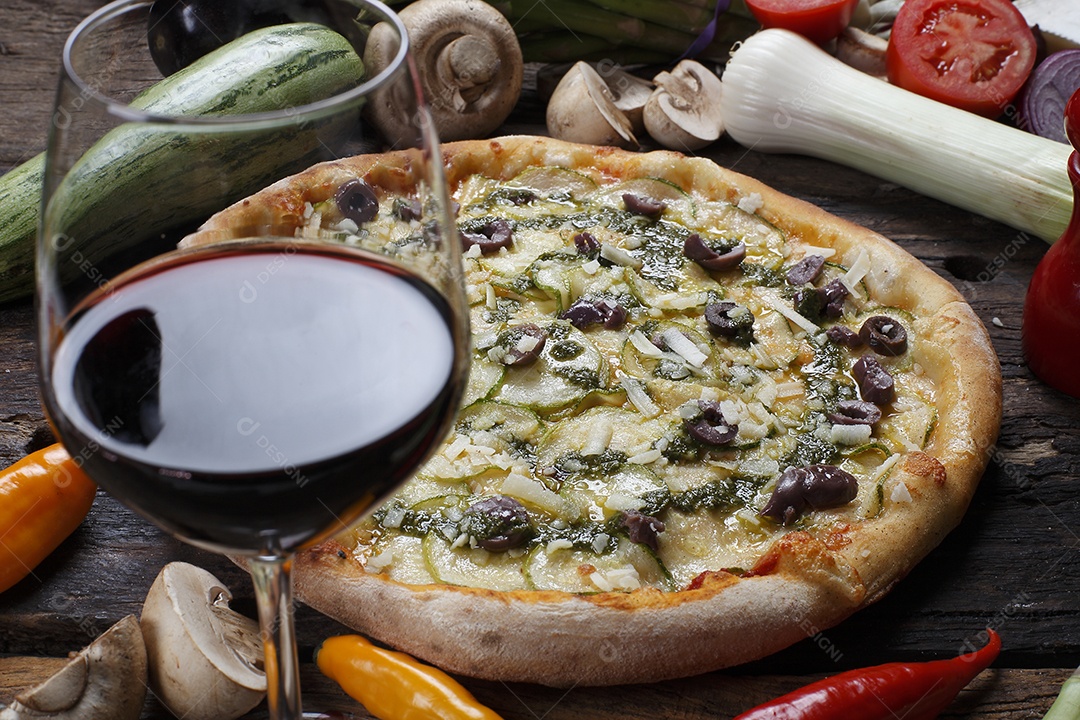 Deliciosa pizza sobre a mesa