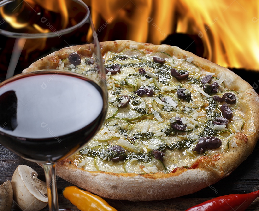 Deliciosa pizza sobre a mesa