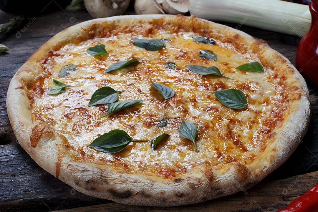 Deliciosa pizza sobre a mesa