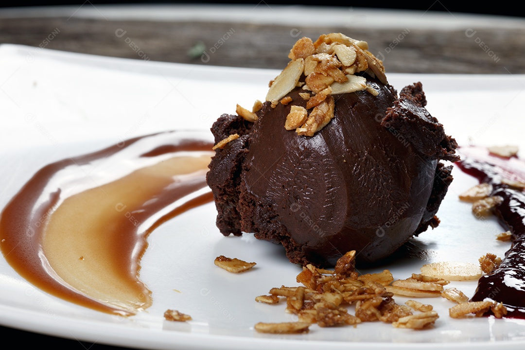 Sobremesa de sorvete de chocolate