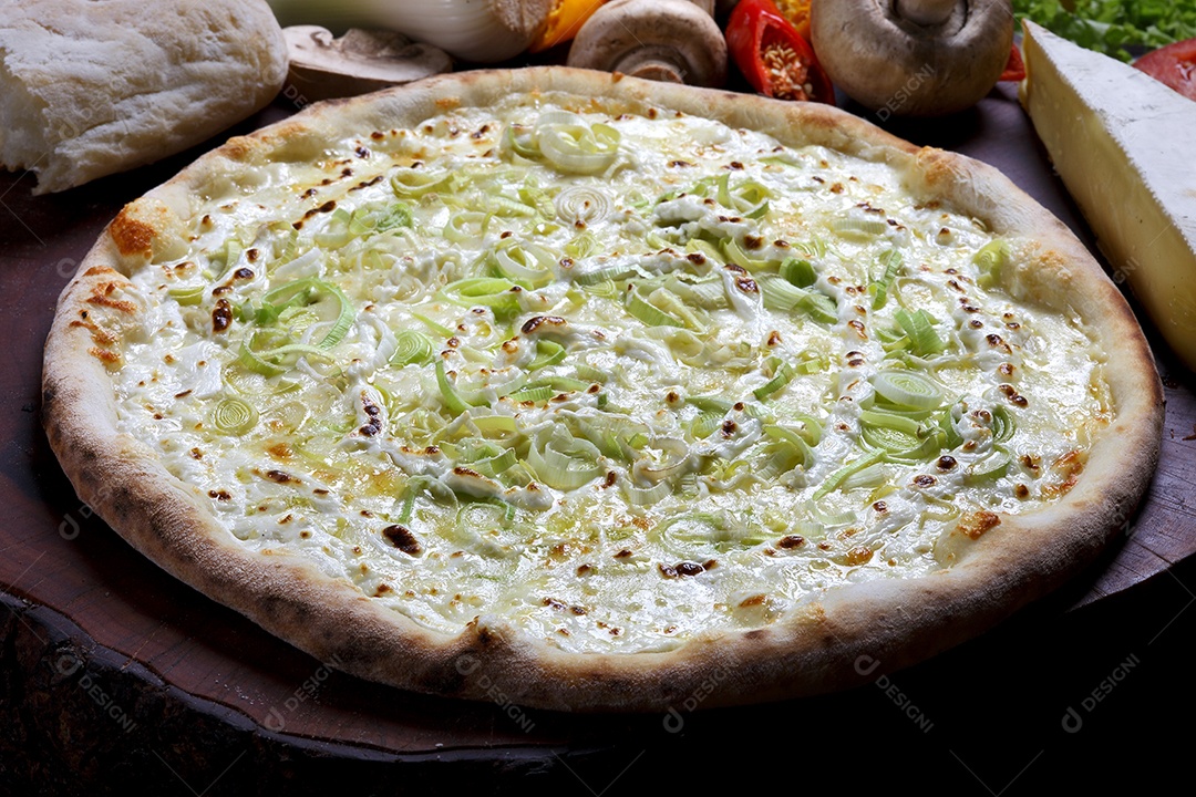 Deliciosa pizza sobre a mesa