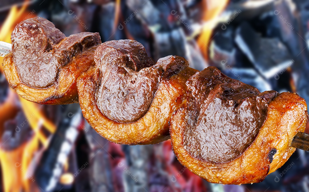 Deliciosa peça de picanha no espeto