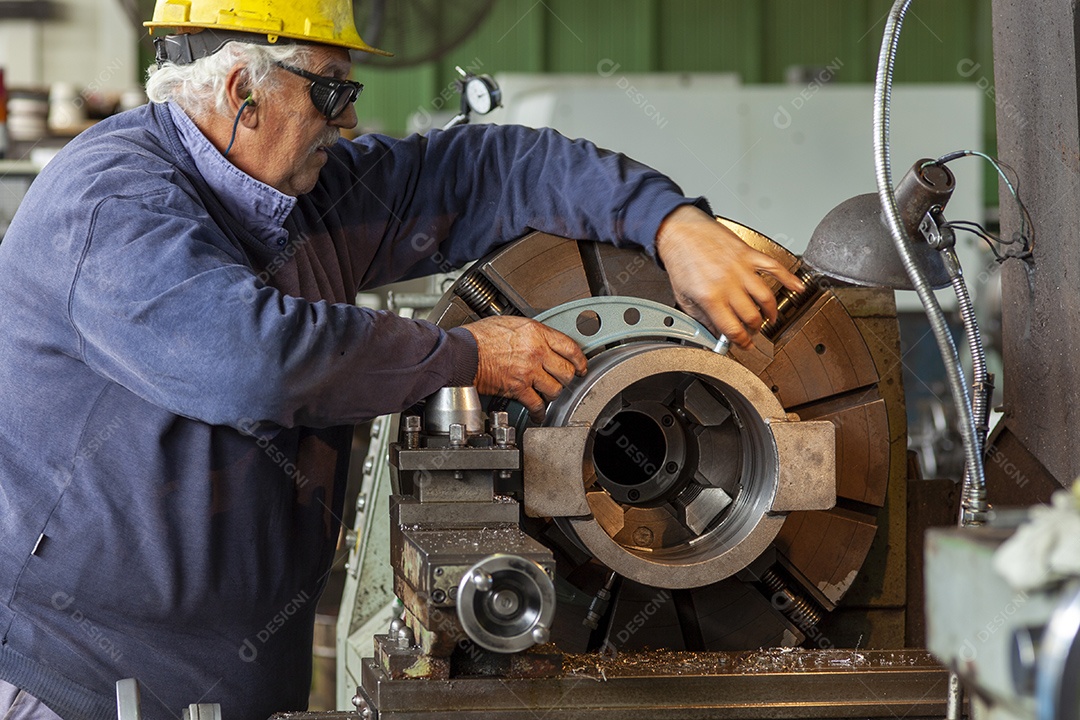 Fabricação de peças industriais mecânico torno industrial