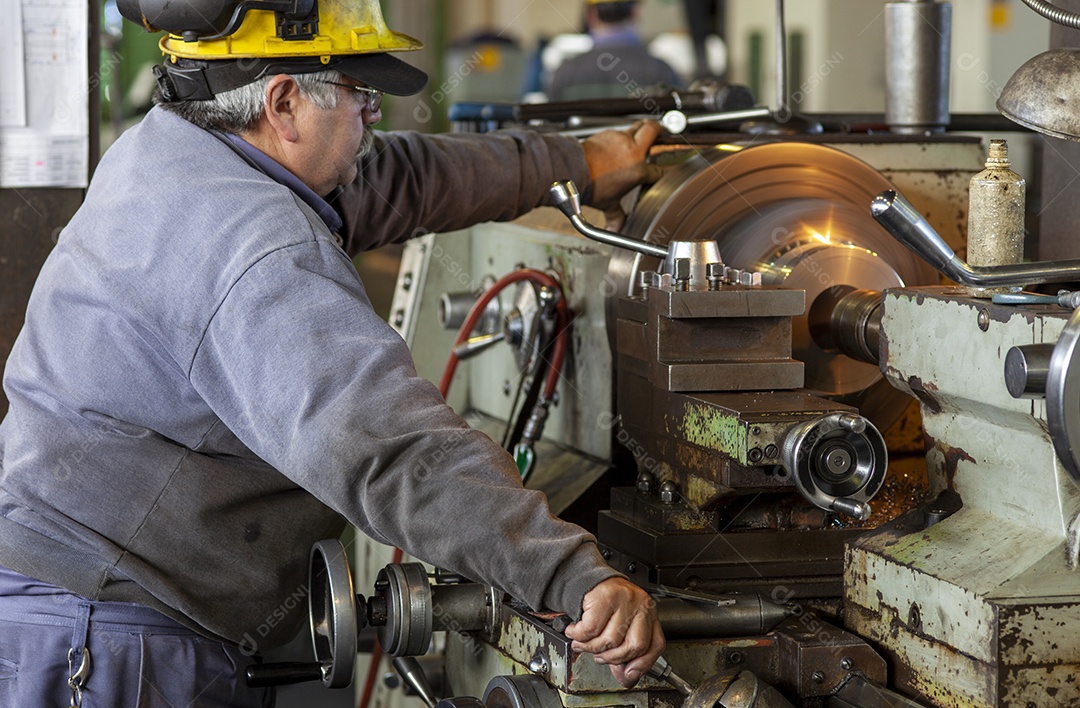 Fabricação de peças industriais mecânico torno industrial