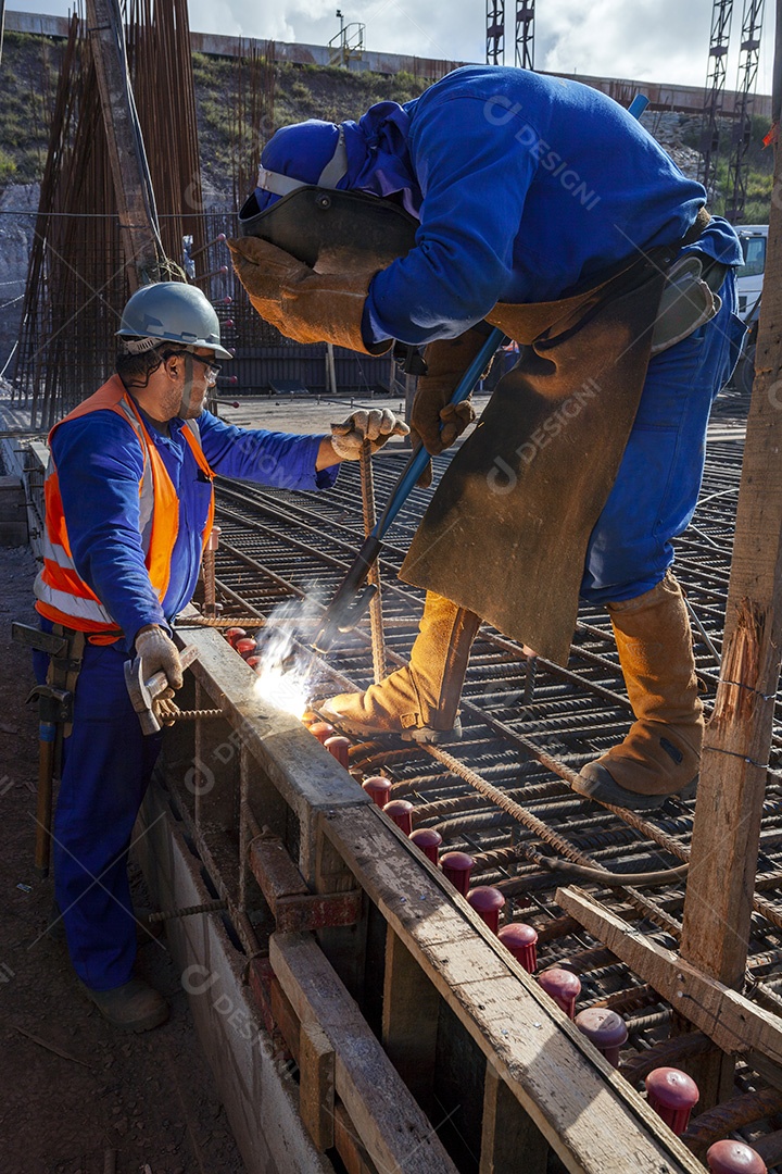 Ferragens de soldagem para estabelecer as bases da indústria