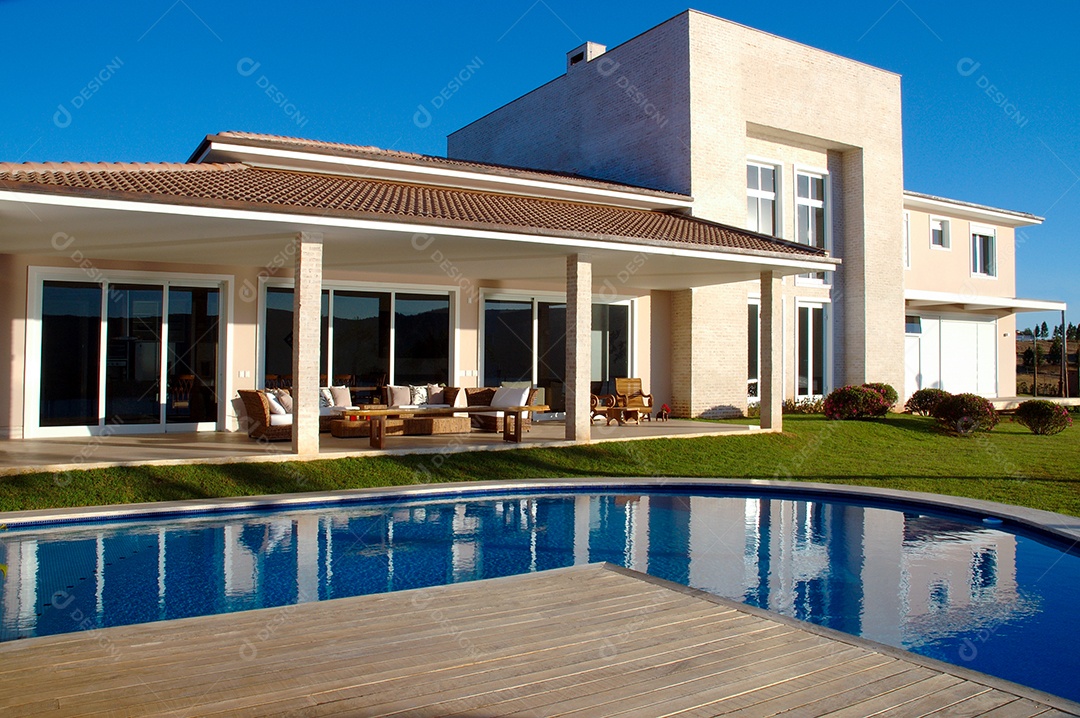 Arquitetura exterior de casa de luxo