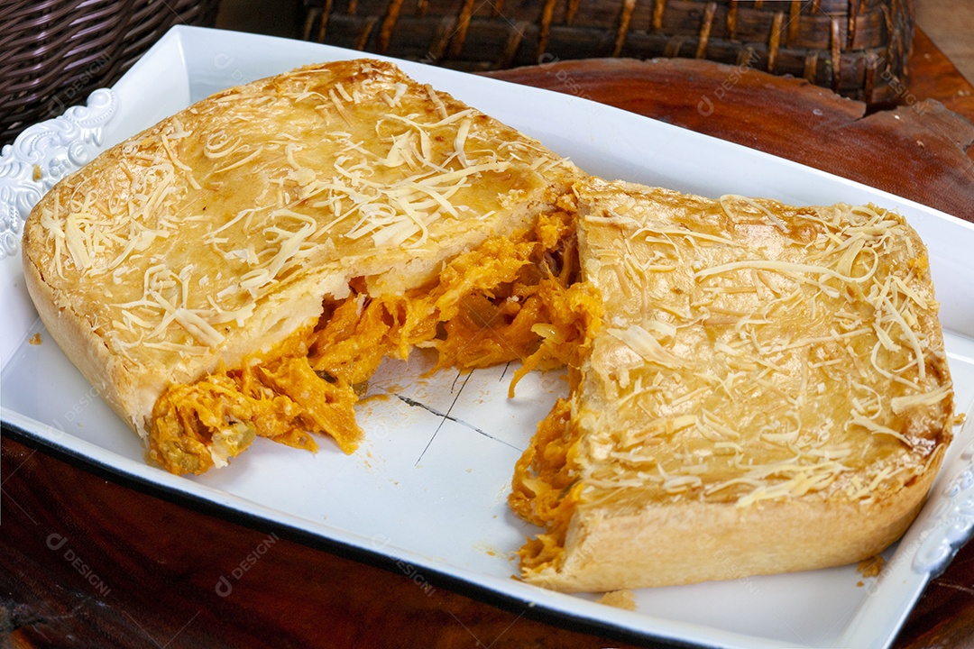 Torta de frango assada queijo parmesão