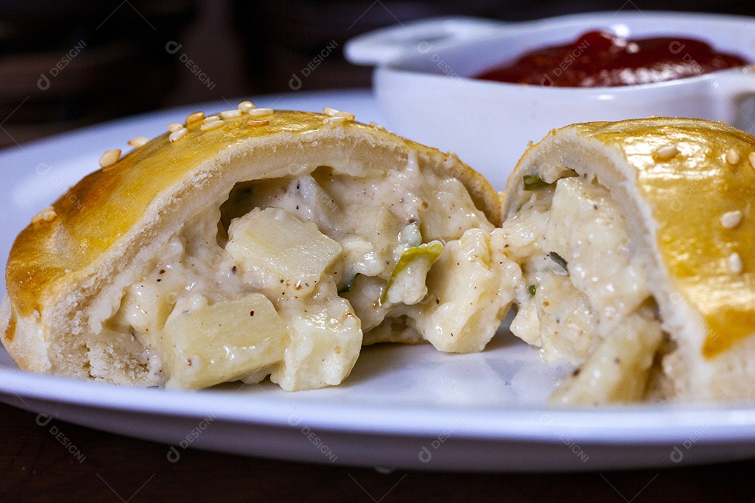 Empanada recheada com palmito