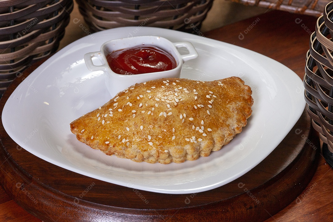 Empanada recheada feita com farinha integral