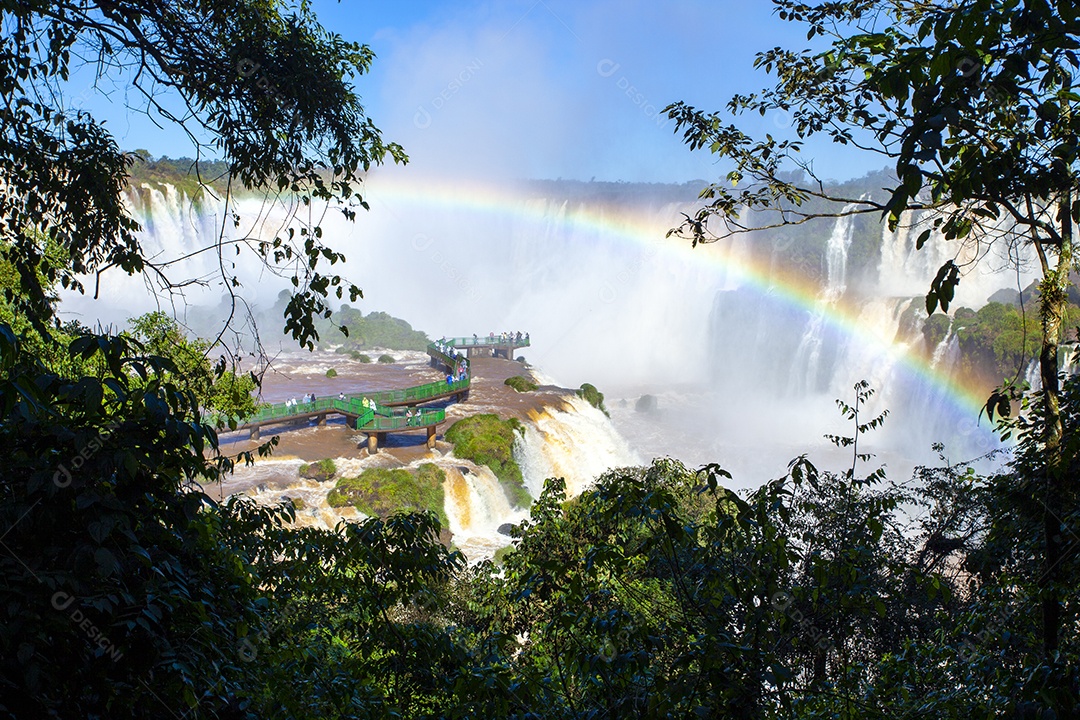Paisagem de grandes cachoeiras nas Cataratas do Iguaçu