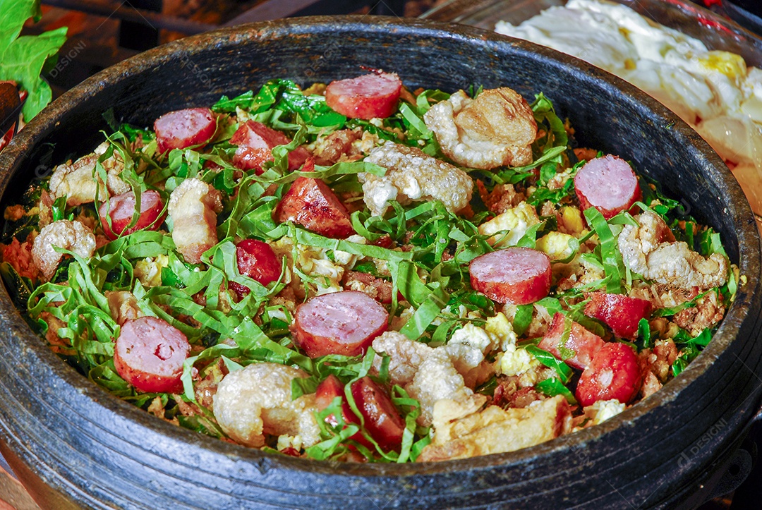 Feijão tropeiro comida típica brasileira