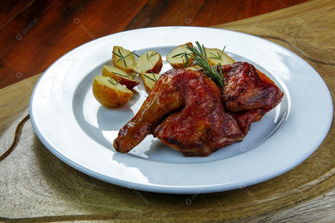 Frango assado com batatas