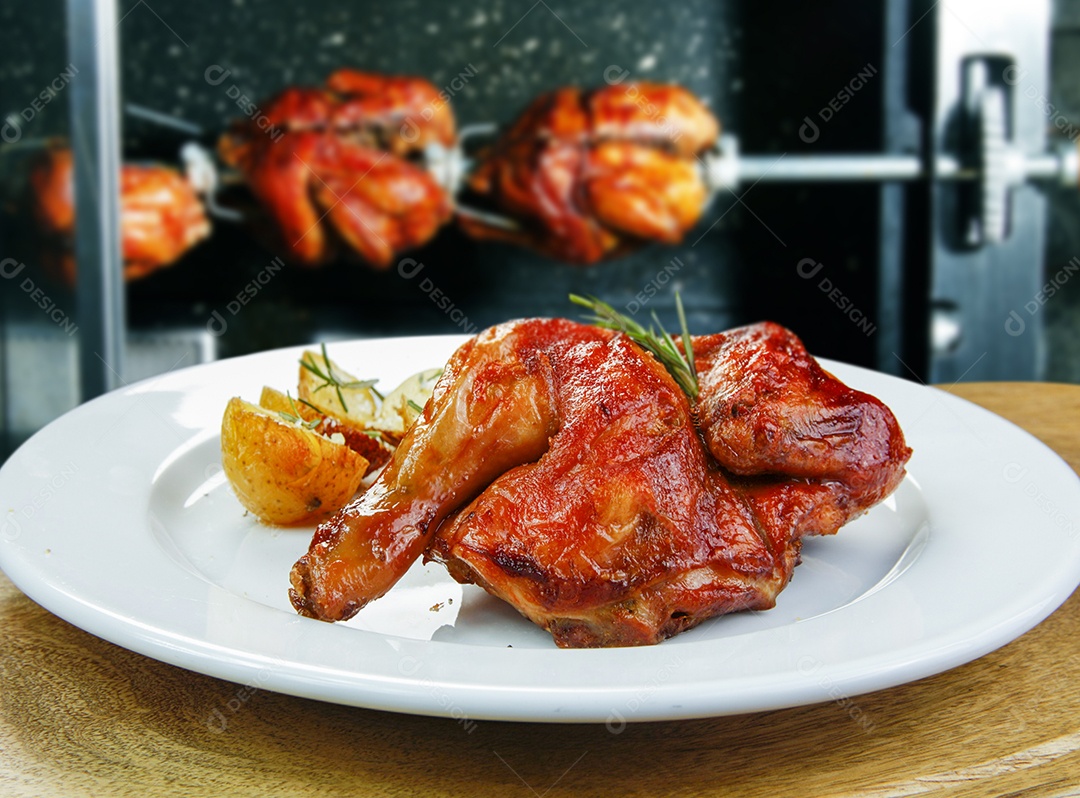 Frango assado ao molho com batata