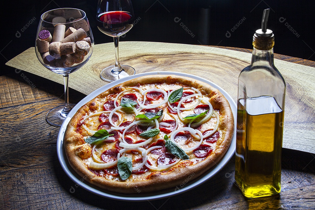 Pizza de calabresa azeite e vinho