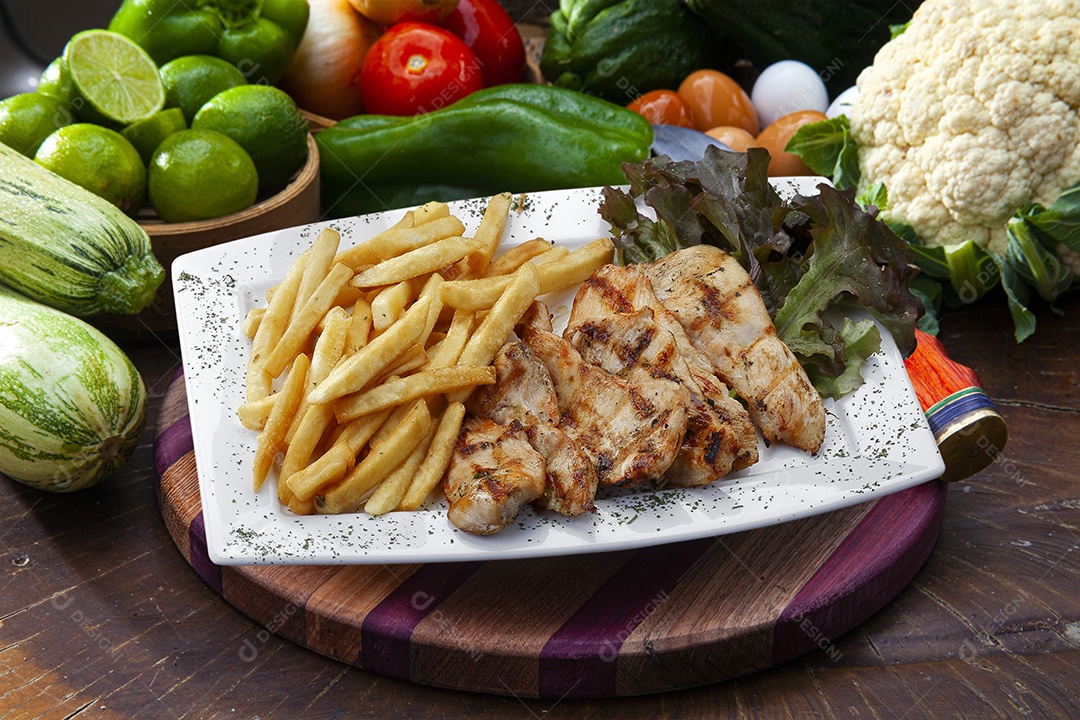 Frango em tiras com batatas para porção