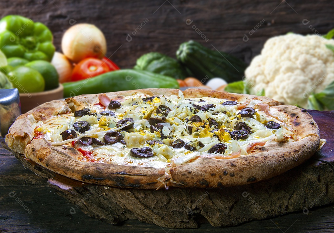 Pizza portuguesa cebola pimentão calabresa ovo azeitona