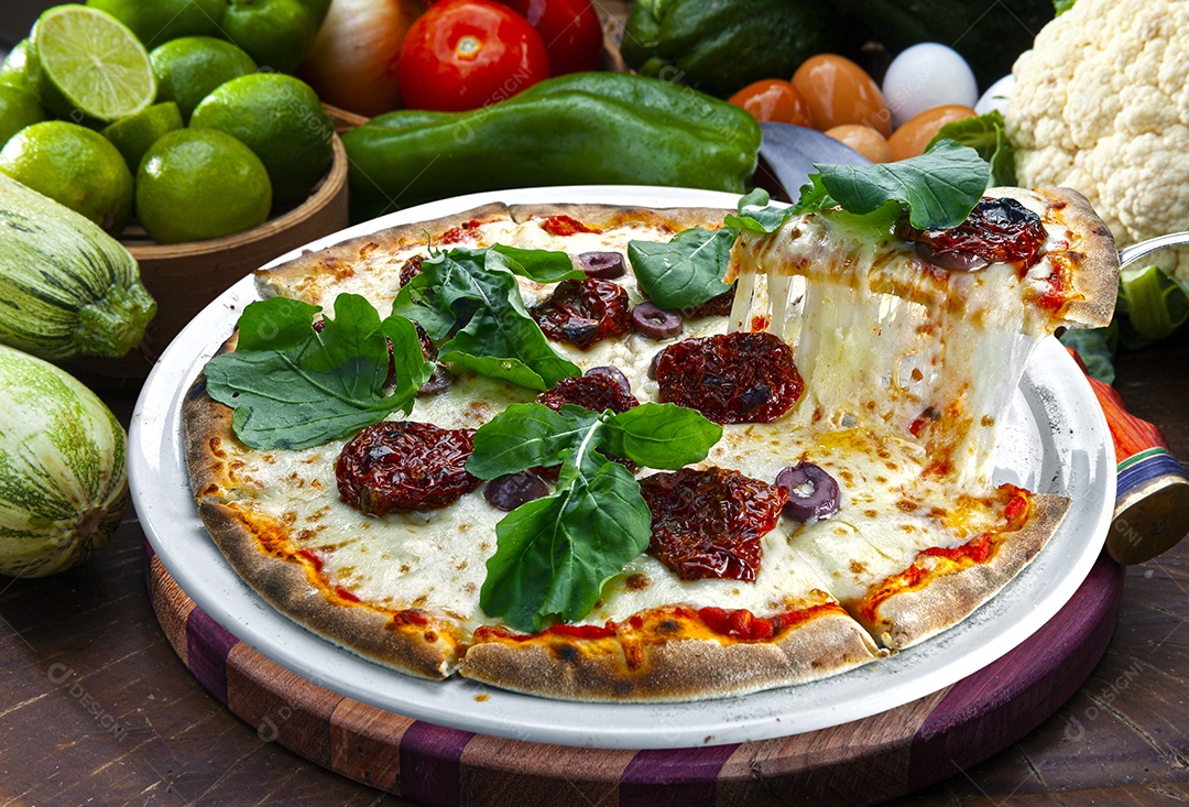 Pizza mussarela rúcula tomate comida