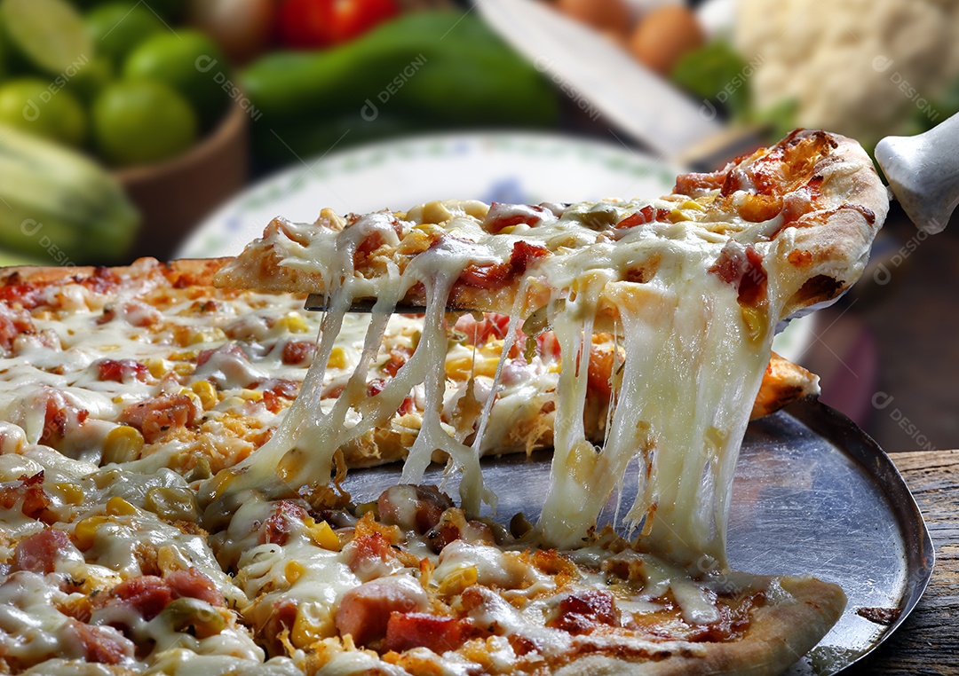 Pizza de queijo com bacon