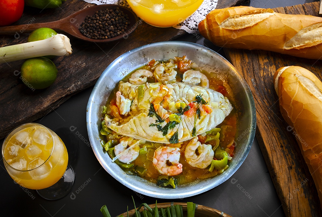Moqueca com peixe badejo e camarão grande