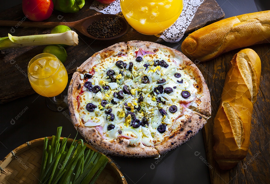 Pizza portuguesa cebola pimentão calabresa ovo azeitona