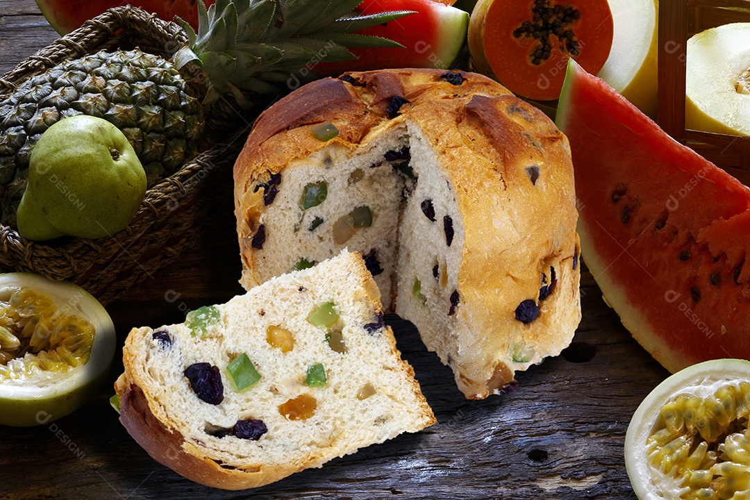 Delicioso panetone de frutas cristalizadas