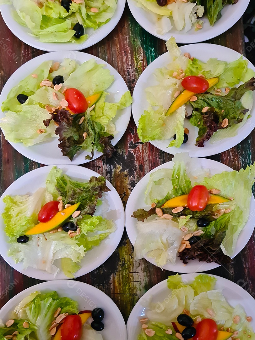 Salada com alimentos variados de vegetais