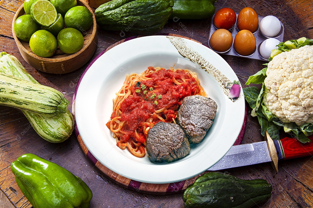 Macarrão com carne delicioso