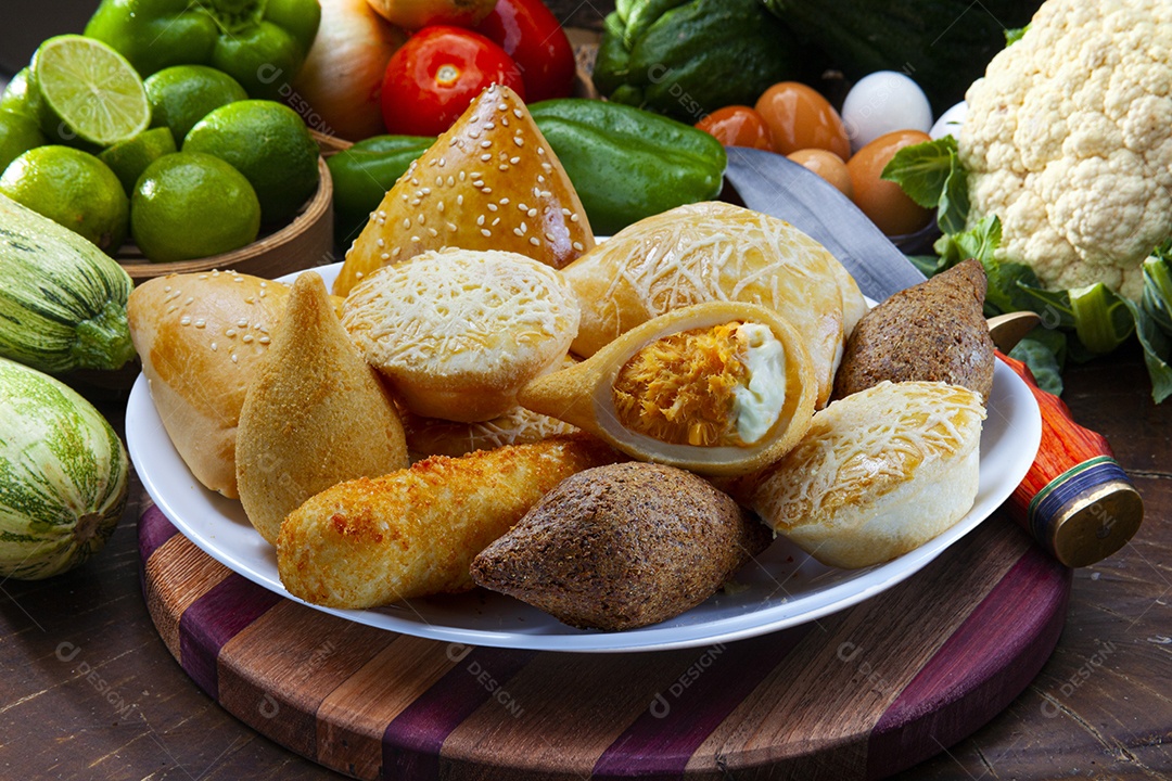 Salgados tradicionais brasileiros deliciosos