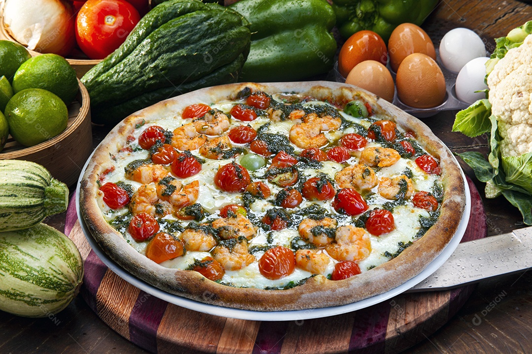 Pizza de queijo com tomates