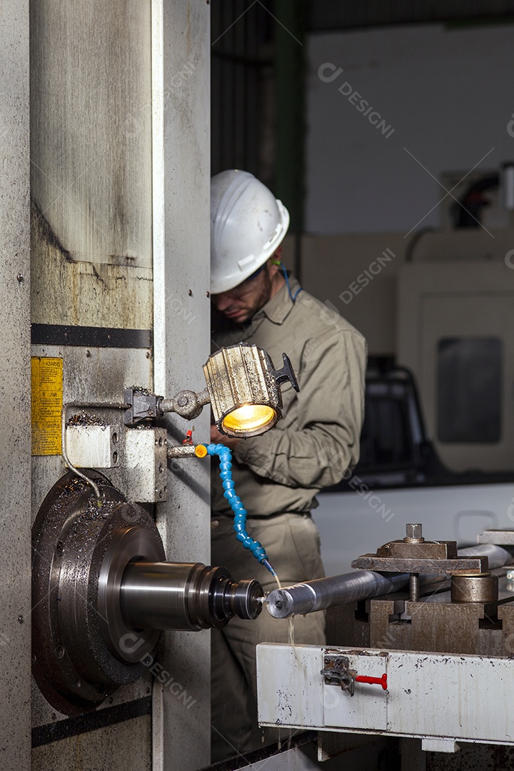 Fabricação de peças industriais mecânico torno industrial