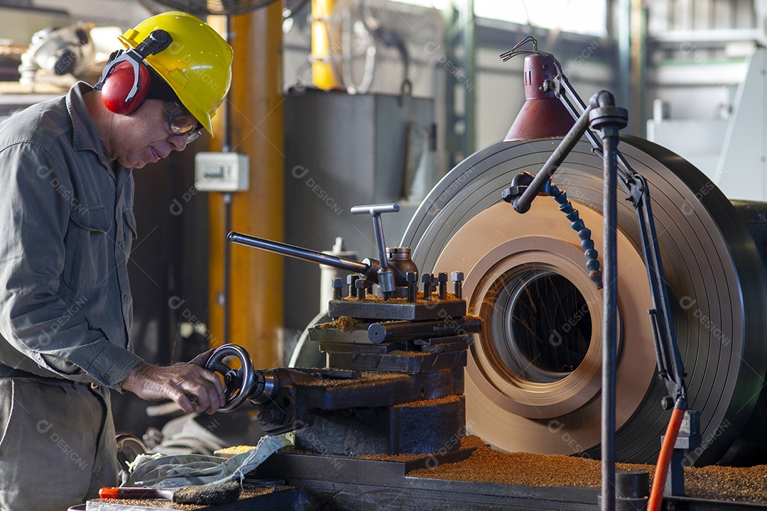 Fabricação de peças industriais mecânico torno industrial