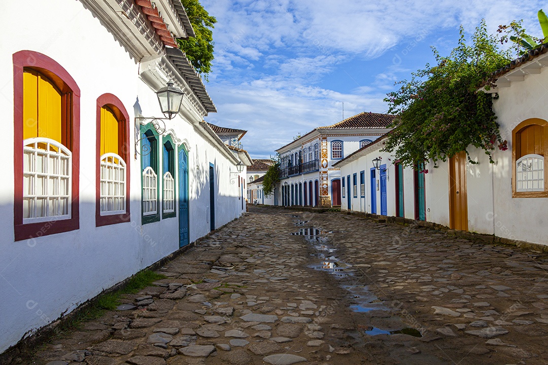 Ruas e casas do centro histórico de Paraty