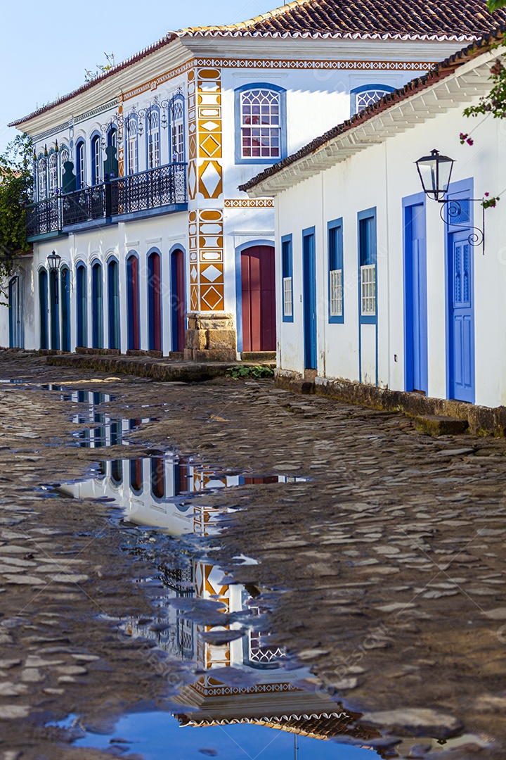 Ruas e casas do centro histórico de Paraty