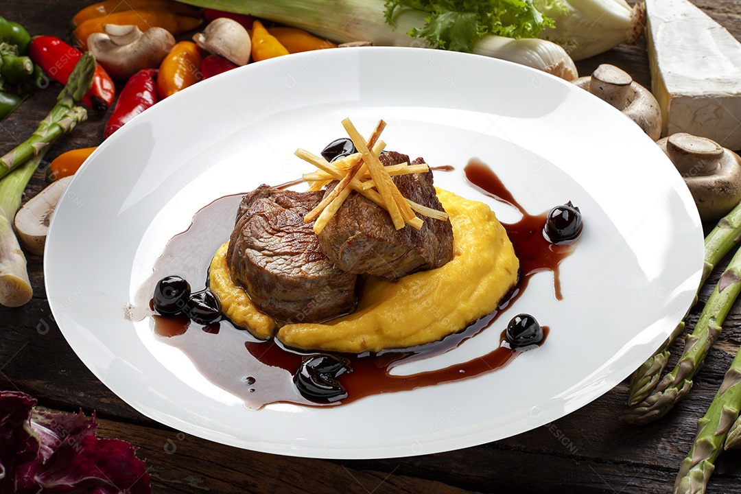 Filé mignon com purê