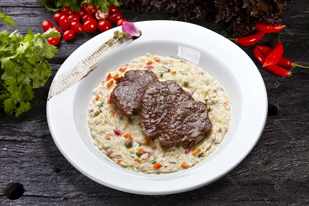 Risotto com bifes de carne