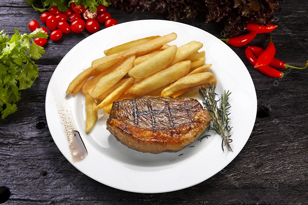 Bife de picanha com batatas