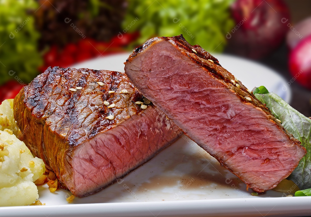 Picanha com purê e salada