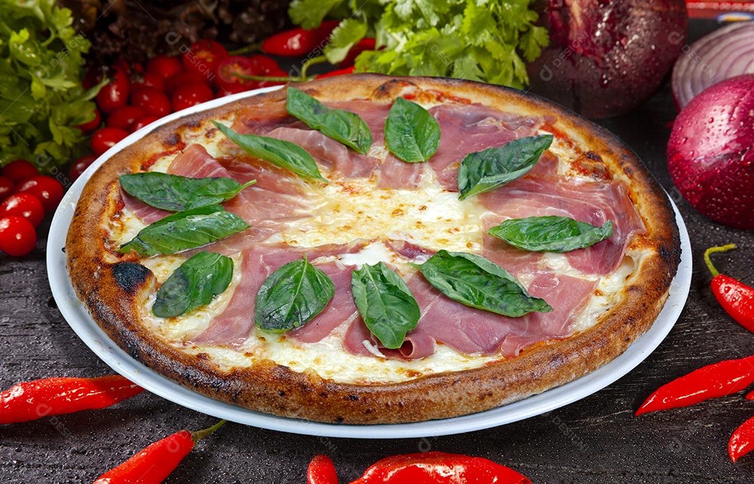 Pizza de presunto parma assada no forno a lenha