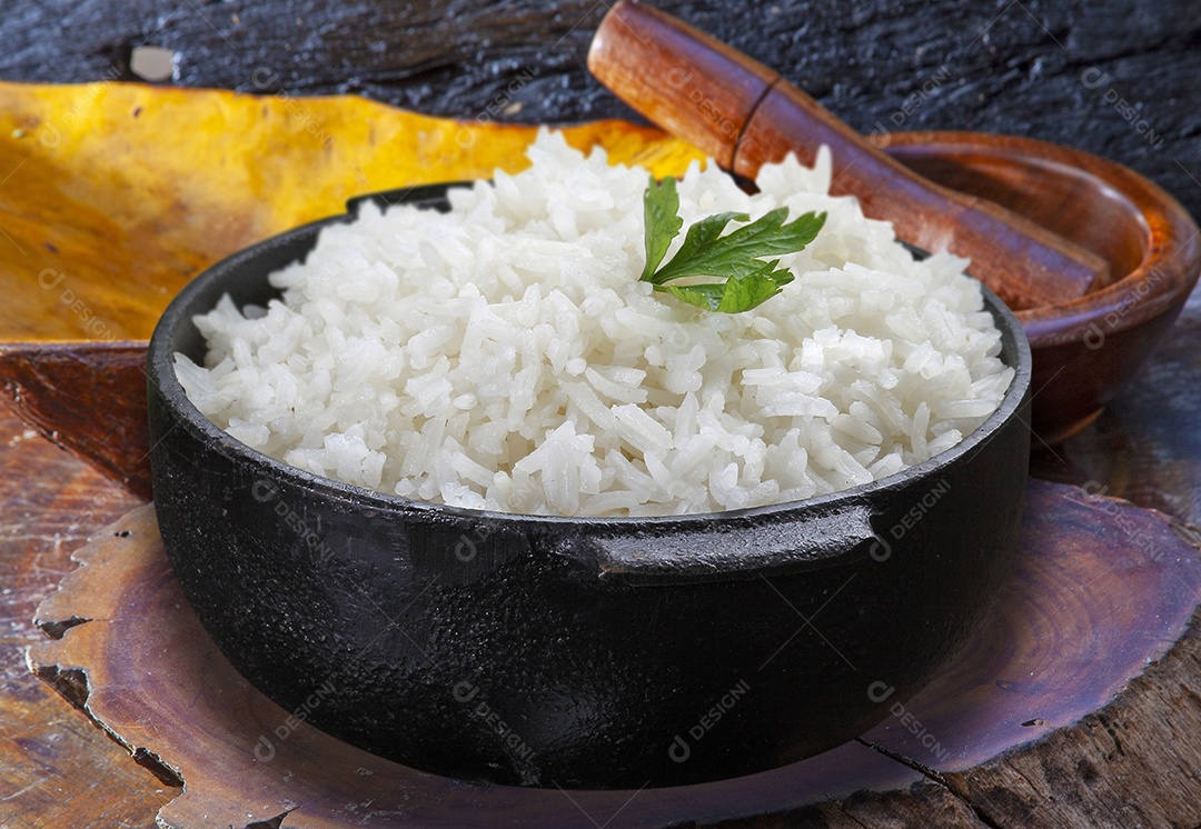 Arroz branco na panela