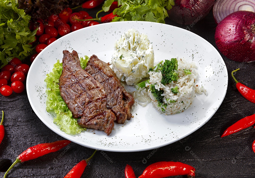 Bife e arroz com purê