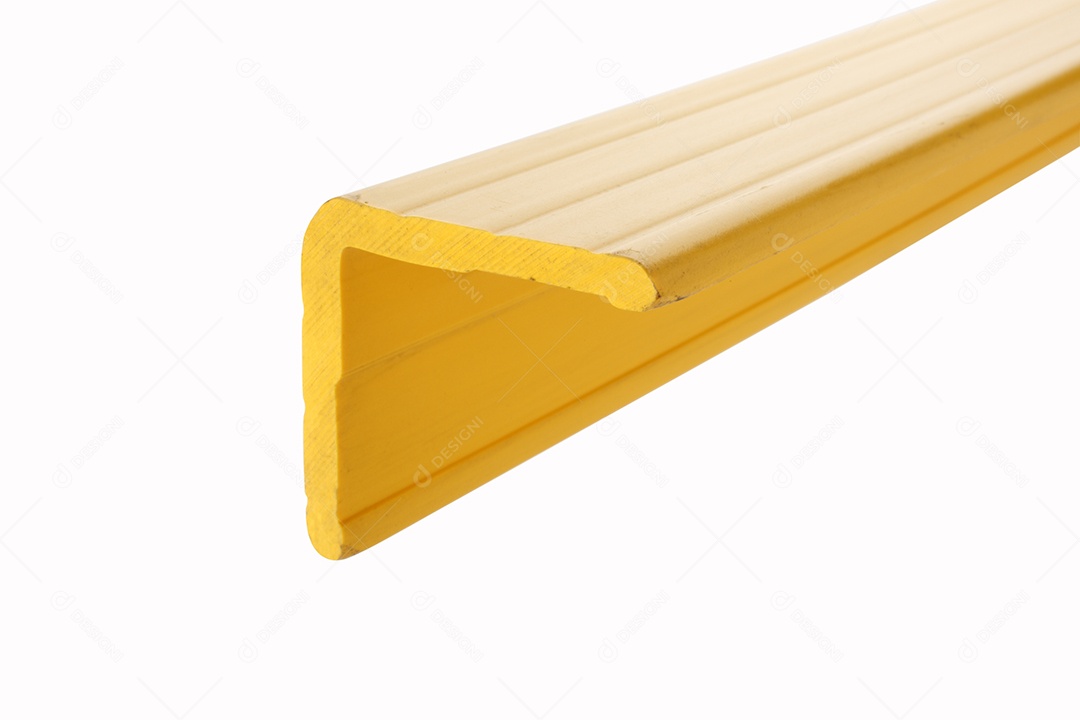 Perfil de móveis de plástico extrudado isolado