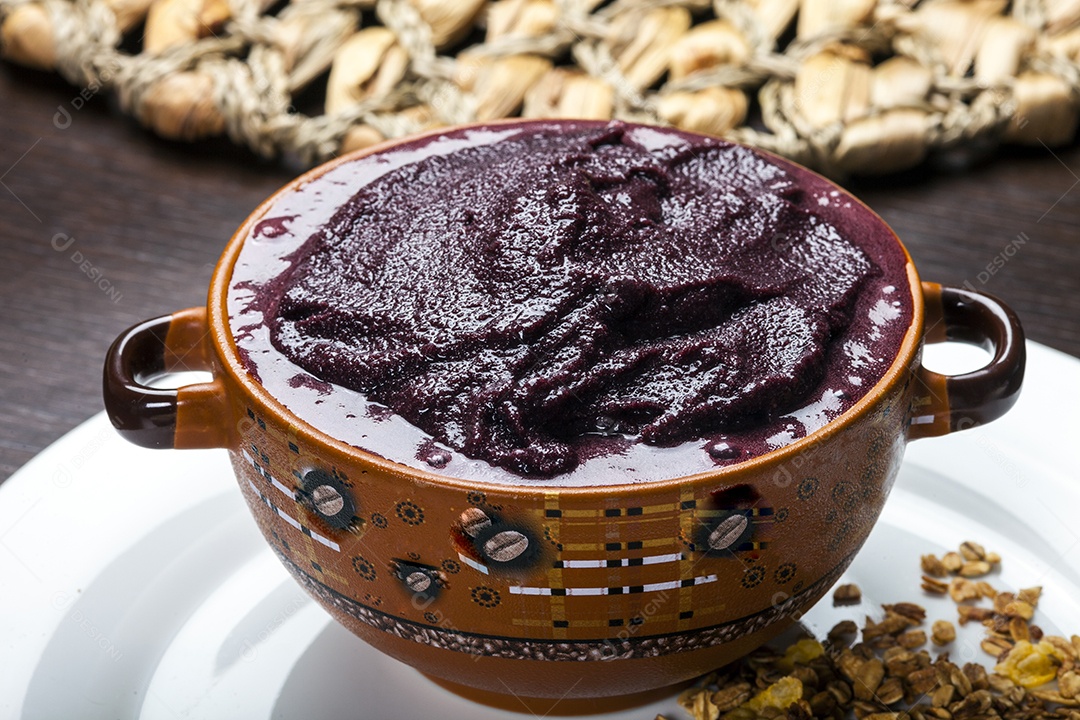 Açaí com leite condensado e granola